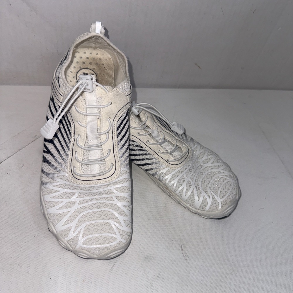 Hike Footwear Lorax Pro White Low Non Slip Barefoot Outdoor Shoes Womens Size 11